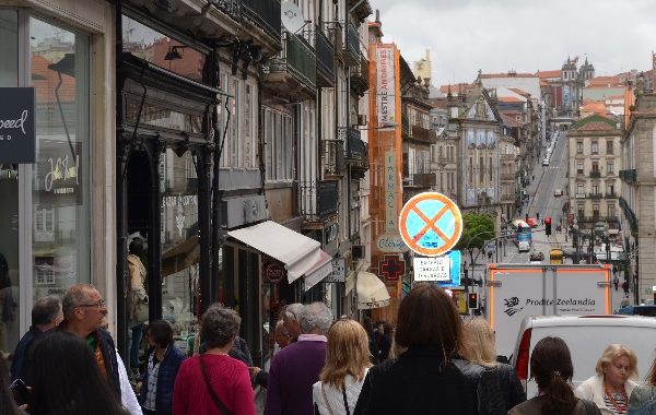 “Lojas na rua” vai animar o comércio tradicional do Porto Porto, Rua dos Clérigos